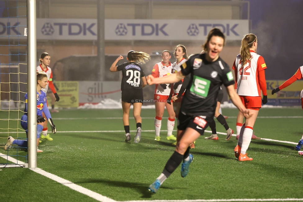 Sturm Damen - RB Salzburg
OEFB Frauen Bundesliga, 15. Runde, SK Sturm Graz Damen - RB Salzburg, Koralmstadion Deutschlandsberg , 21.02.2026. Foto zeigt Marie Spiess (Sturm Damen) und Zala Kustrin (Sturm Damen)
