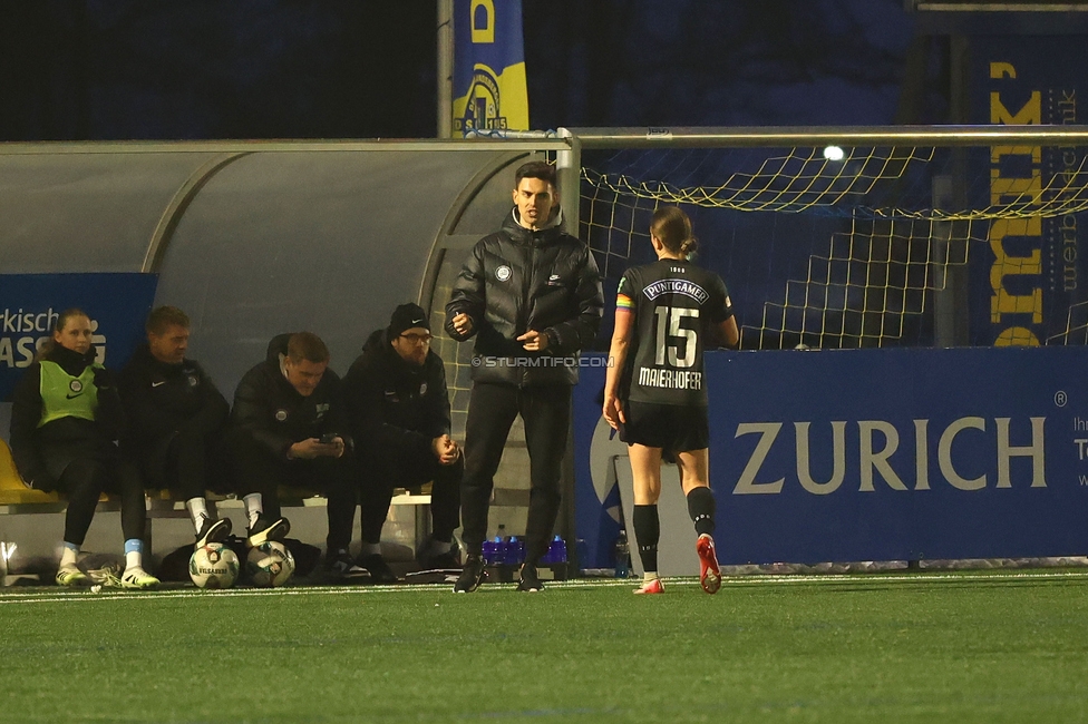 Sturm Damen - RB Salzburg
OEFB Frauen Bundesliga, 15. Runde, SK Sturm Graz Damen - RB Salzburg, Koralmstadion Deutschlandsberg , 21.02.2026. Foto zeigt Tode Djakovic (Cheftrainer Sturm Damen) und Sophie Maierhofer (Sturm Damen)
