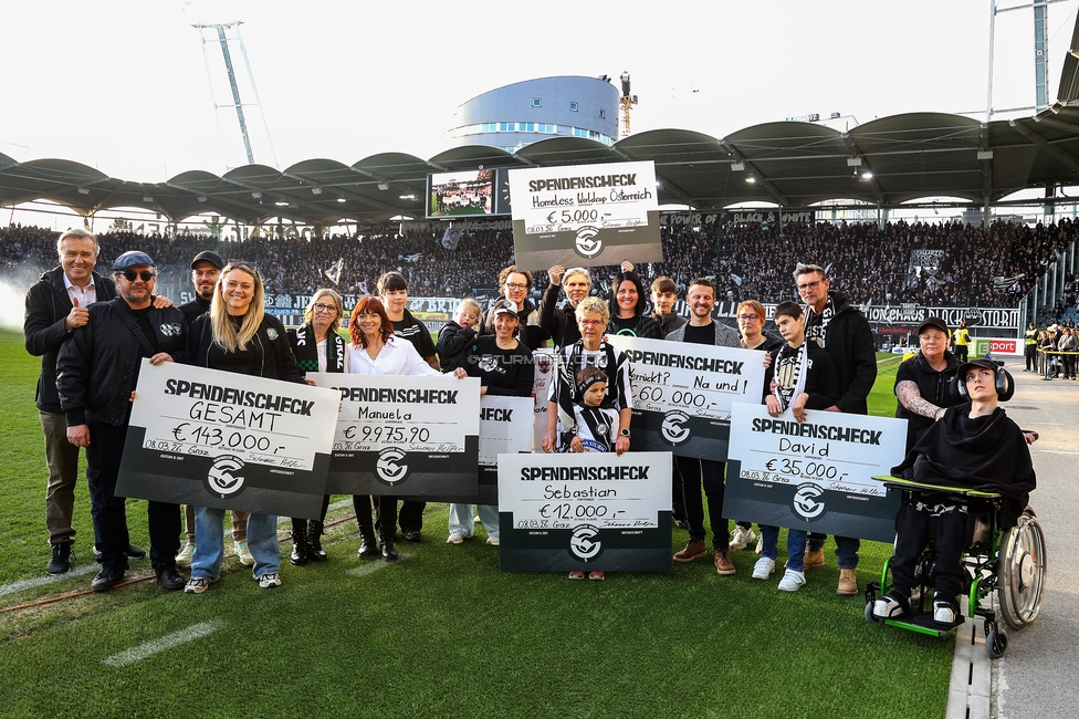 Sturm Graz - Altach
Oesterreichische Fussball Bundesliga, 22. Runde, SK Sturm Graz - SCR Altach, Stadion Liebenau Graz, 08.03.2026. Foto zeigt die Schwoaze Helfen 2025 Spendenchecks
