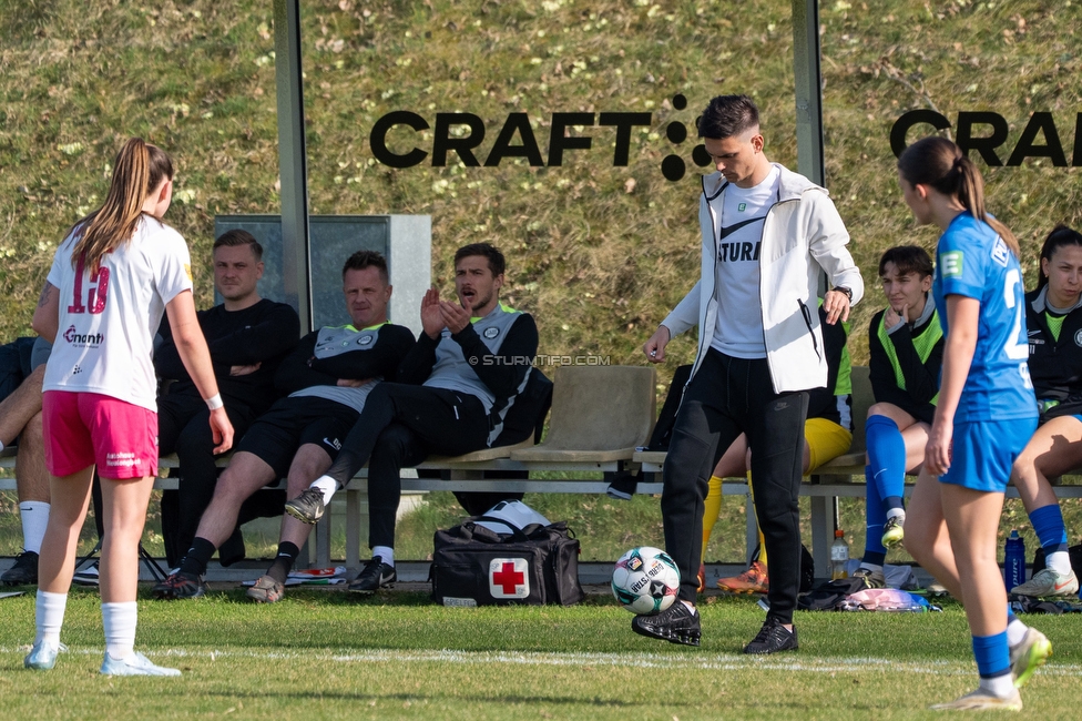 Neulengbach - Sturm Damen
OEFB Frauen Bundesliga, 16. Runde, USV Neulengbach - SK Sturm Graz Damen, Wienerwaldstadion Neulengbach, 14.03.2026

Foto zeigt Tode Djakovic (Cheftrainer Sturm Damen)
