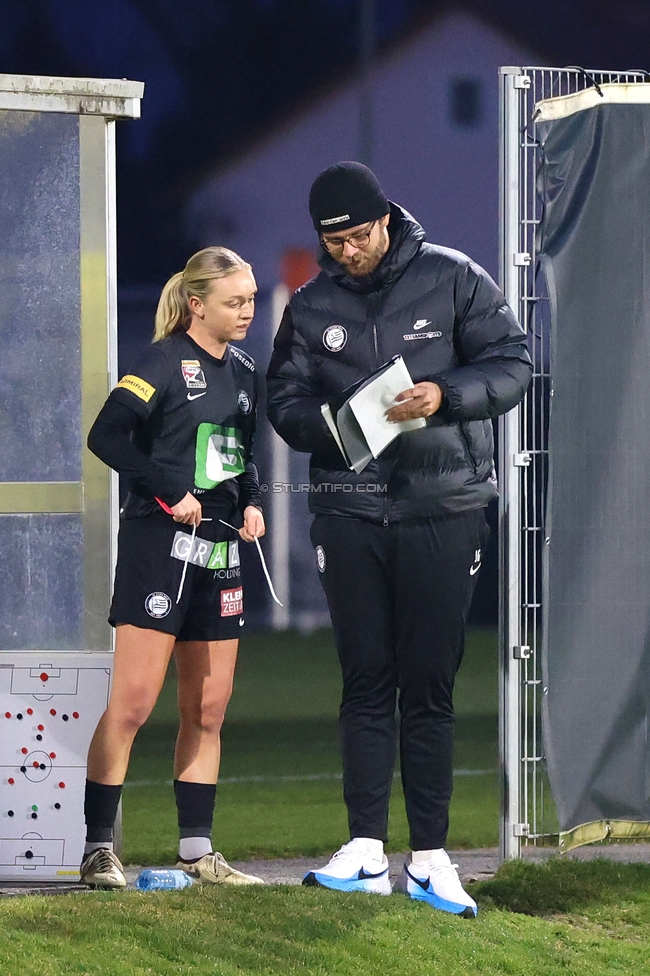 Sturm Damen - BW Linz
OEFB Frauen Bundesliga, 17. Runde, SK Sturm Graz Damen - BW Linz, Trainingszentrum Messendorf, 21.03.2026. Foto zeigt Fie Steenberg-Hansen (Sturm Damen) und Jakob Gschwandner (Assistenztrainer Sturm Damen)
