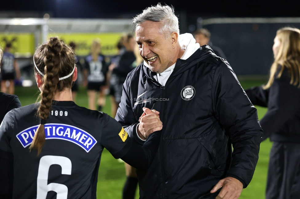 Sturm Damen - BW Linz
OEFB Frauen Bundesliga, 17. Runde, SK Sturm Graz Damen - BW Linz, Trainingszentrum Messendorf, 21.03.2026. Foto zeigt Mia Gavric (Sturm Damen) und Helmut Degen (Organisatorischer Leiter Sturm Damen)
