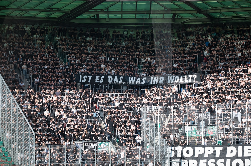 Rapid Wien - Sturm Graz
Oesterreichische Fussball Bundesliga, 25. Runde, SK Rapid Wien - SK Sturm Graz, Franz Horr Stadion Wien, 05.04.2026.Foto zeigt Fans von Sturm mit einem Spruchband
Schlüsselwörter: repression