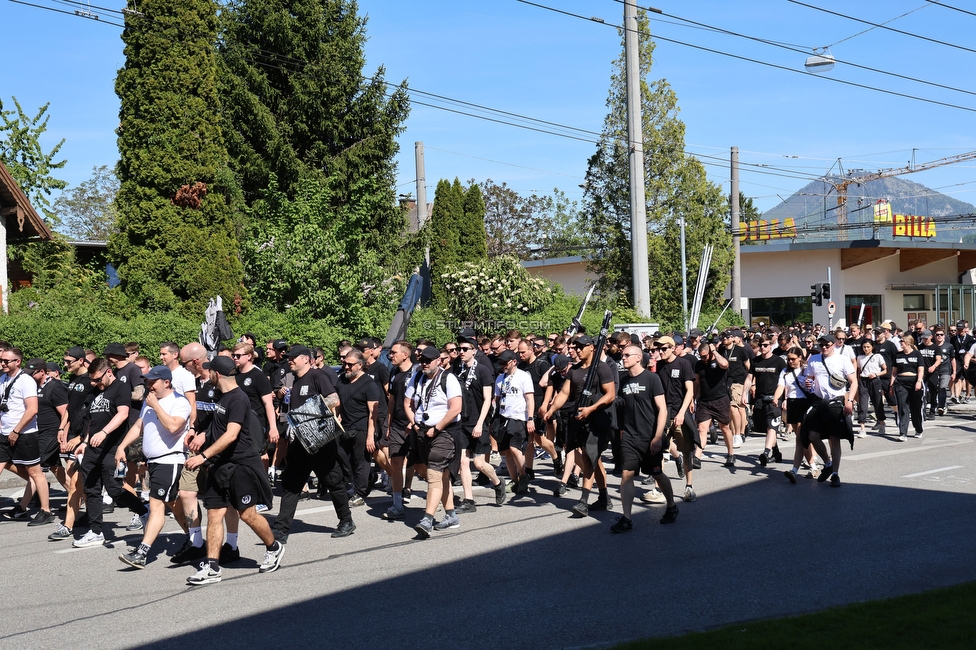 RB Salzburg - Sturm Graz
Oesterreichische Fussball Bundesliga, 30. Runde, FC RB Salzburg - SK Sturm Graz, Stadion Wals-Siezenheim, 03.05.2026.Foto zeigt Fans von Sturm beim Corteo
