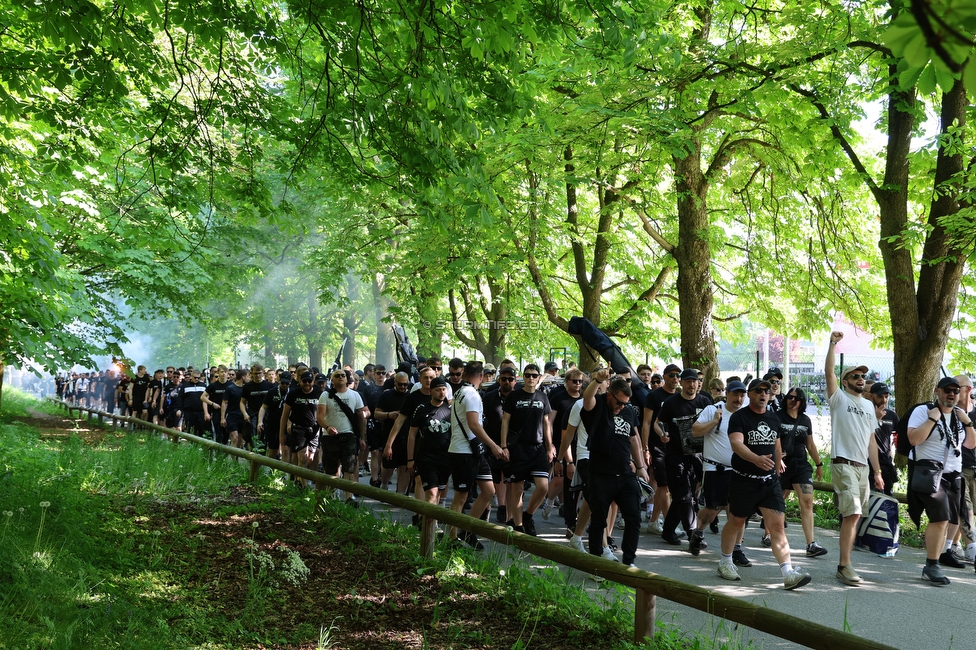 RB Salzburg - Sturm Graz
Oesterreichische Fussball Bundesliga, 30. Runde, FC RB Salzburg - SK Sturm Graz, Stadion Wals-Siezenheim, 03.05.2026.

Foto zeigt Fans von Sturm beim Corteo
