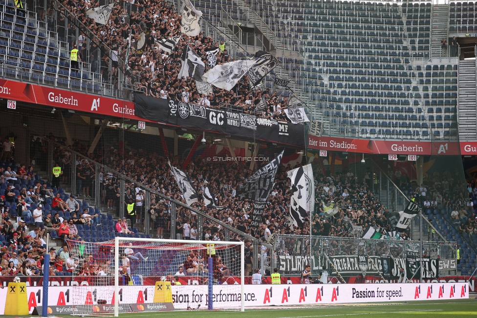 RB Salzburg - Sturm Graz
Oesterreichische Fussball Bundesliga, 30. Runde, FC RB Salzburg - SK Sturm Graz, Stadion Wals-Siezenheim, 03.05.2026.Foto zeigt Fans von Sturm
