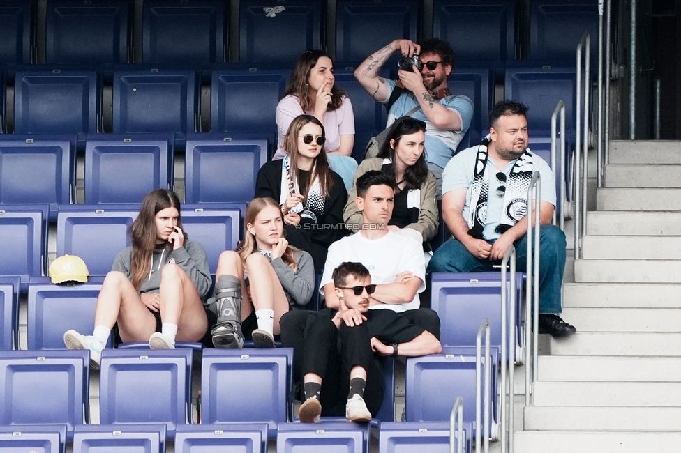 Austria Wien - Sturm Damen
OEFB Frauen Bundesliga, 3. Runde Play-Off, FK Austria Wien - SK Sturm Graz Damen, Generali Arena Wien, 09.05.2026. Foto zeigt Fans von Sturm
