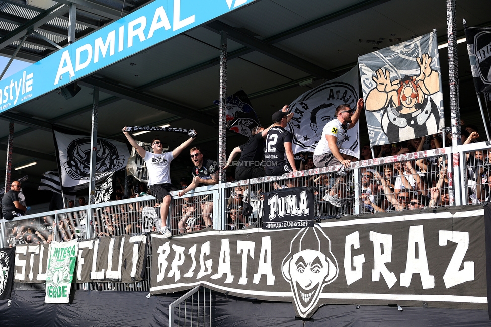 Hartberg - Sturm Graz
Oesterreichische Fussball Bundesliga, 31. Runde, TSV Hartberg - SK Sturm Graz, Profertil Arena Hartberg, 10.05.2026. Foto zeigt Fans von Sturm
