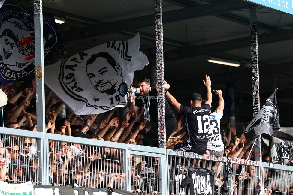 Hartberg - Sturm Graz
Oesterreichische Fussball Bundesliga, 31. Runde, TSV Hartberg - SK Sturm Graz, Profertil Arena Hartberg, 10.05.2026. Foto zeigt Fans von Sturm
