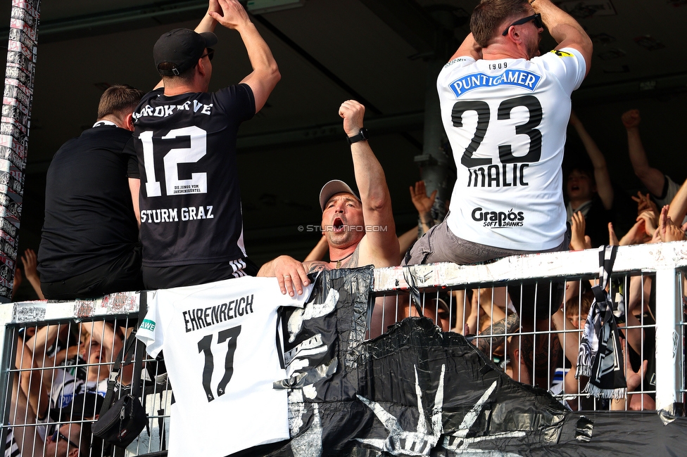 Hartberg - Sturm Graz
Oesterreichische Fussball Bundesliga, 31. Runde, TSV Hartberg - SK Sturm Graz, Profertil Arena Hartberg, 10.05.2026. Foto zeigt Fans von Sturm
