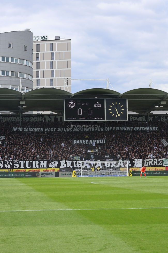 Sturm Graz - Rapid Wien
Oesterreichische Fussball Bundesliga, 32. Runde, SK Sturm Graz - SK Rapid Wien, Stadion Graz-Liebenau, 17.05.2026. Foto zeigt Fans von Sturm mit einem Spruchband fuer Stefan Hierlaender (Sturm)
