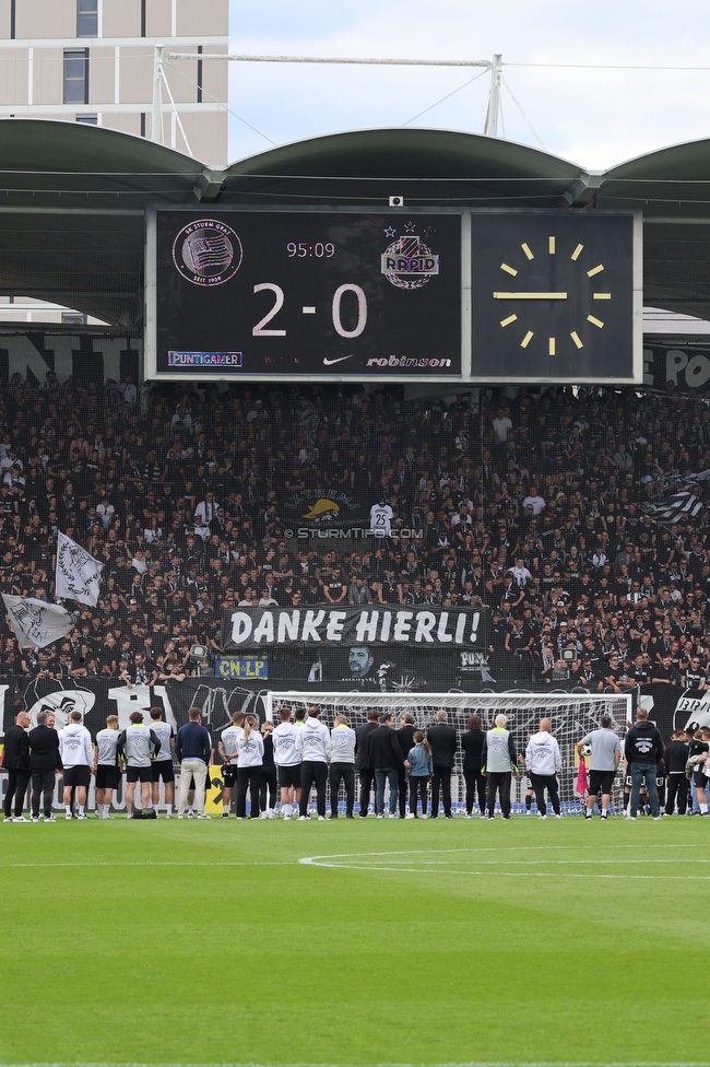 Sturm Graz - Rapid Wien
Oesterreichische Fussball Bundesliga, 32. Runde, SK Sturm Graz - SK Rapid Wien, Stadion Graz-Liebenau, 17.05.2026. Foto zeigt Fans von Sturm mit einem Spruchband fuer Stefan Hierlaender (Sturm)
