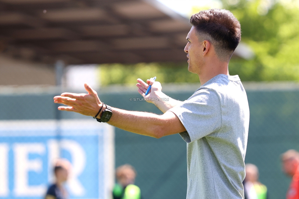 Sturm Damen - Austria Wien
OEFB Frauen Bundesliga, Meistergruppe - 4. Runde, SK Sturm Graz Damen - FK Austria Wien, Trainingszentrum Messendorf, 17.05.2026. Foto zeigt Tode Djakovic (Cheftrainer Sturm Damen)
