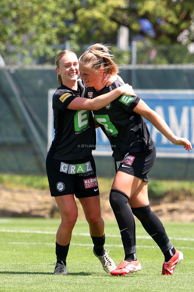 Sturm Damen - Austria Wien
OEFB Frauen Bundesliga, Meistergruppe - 4. Runde, SK Sturm Graz Damen - FK Austria Wien, Trainingszentrum Messendorf, 17.05.2026. Foto zeigt Fie Steenberg-Hansen (Sturm Damen) und Laura Lillholm-Petersen (Sturm Damen)
