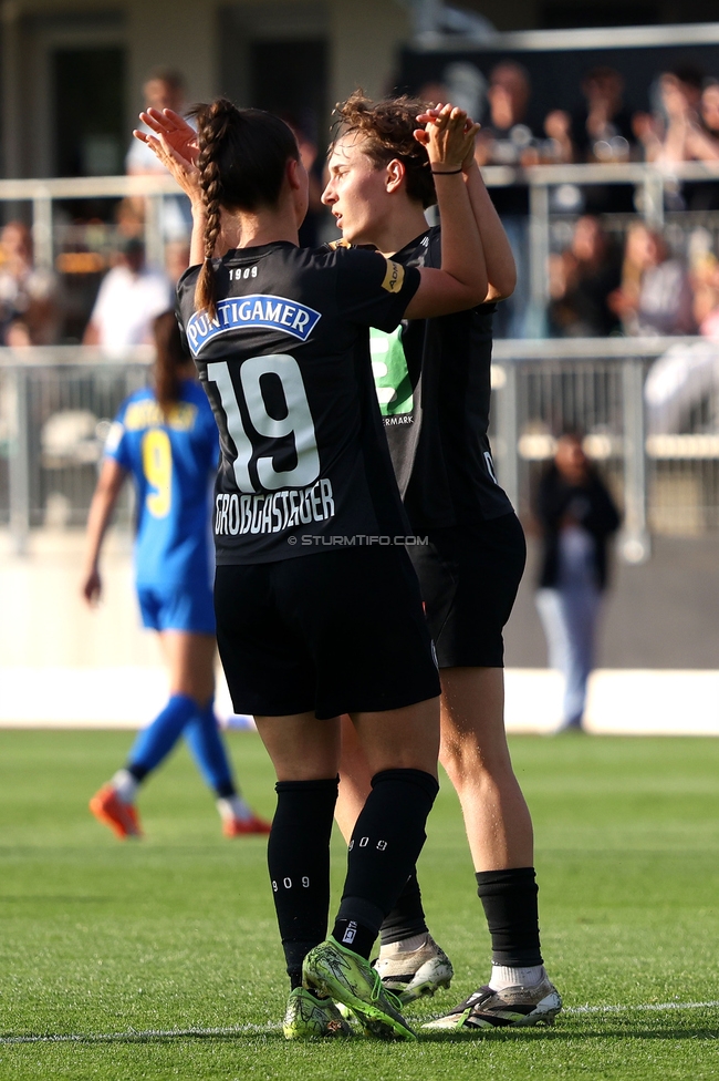 Sturm Damen - St. Poelten
OEFB Frauen Bundesliga, Meistergruppe - 5. Runde, SK Sturm Graz Damen - SKN St. Poelten, Trainingszentrum Messendorf, 22.05.2026. Foto zeigt Stefanie Grossgasteiger (Sturm Damen) und Pauline Deutsch (Sturm Damen)
