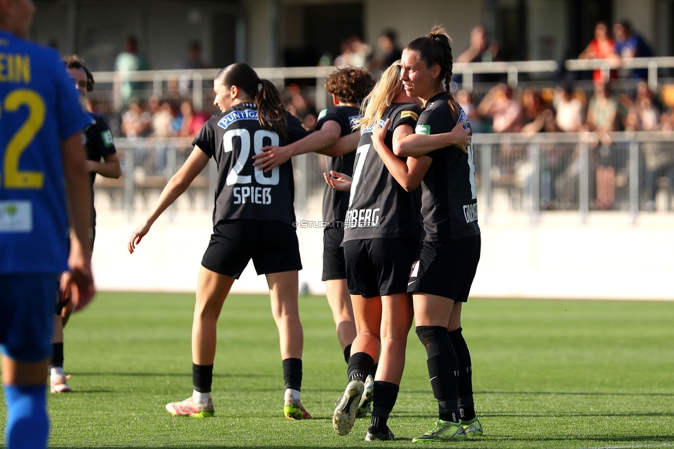 Sturm Damen - St. Poelten
OEFB Frauen Bundesliga, Meistergruppe - 5. Runde, SK Sturm Graz Damen - SKN St. Poelten, Trainingszentrum Messendorf, 22.05.2026. Foto zeigt Fie Steenberg-Hansen (Sturm Damen) und Stefanie Grossgasteiger (Sturm Damen)
