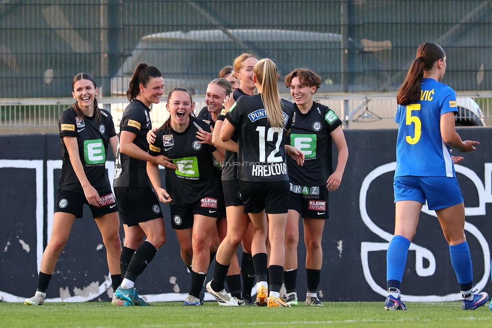 Sturm Damen - St. Poelten
OEFB Frauen Bundesliga, Meistergruppe - 5. Runde, SK Sturm Graz Damen - SKN St. Poelten, Trainingszentrum Messendorf, 22.05.2026. Foto zeigt die Mannschaft der Sturm Damen
