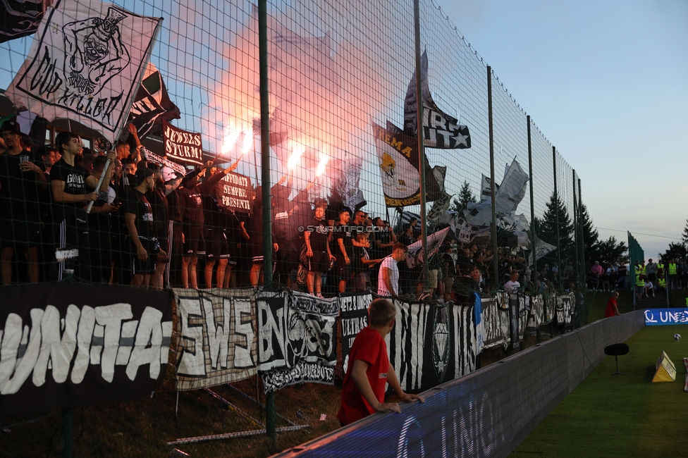 Seekirchen - Sturm Graz
OEFB Cup 1. Runde, SV Seekirchen - SK Sturm Graz, Sportzentrum Aug, Seekirchen am Wallersee, 24.07.2026. Foto zeigt Fans von Sturm
