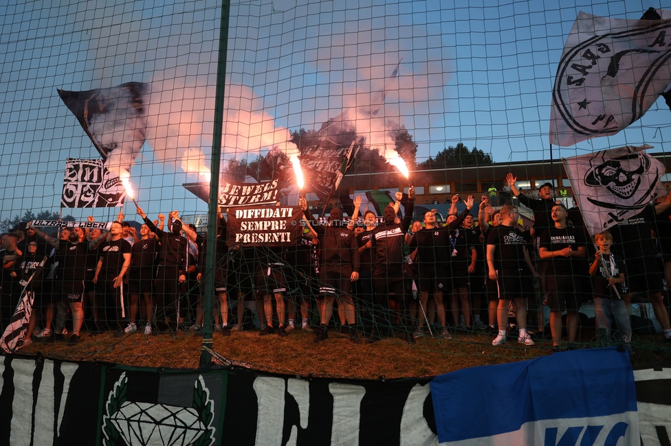Seekirchen - Sturm Graz
OEFB Cup 1. Runde, SV Seekirchen - SK Sturm Graz, Sportzentrum Aug, Seekirchen am Wallersee, 24.07.2026. Foto zeigt Fans von Sturm
