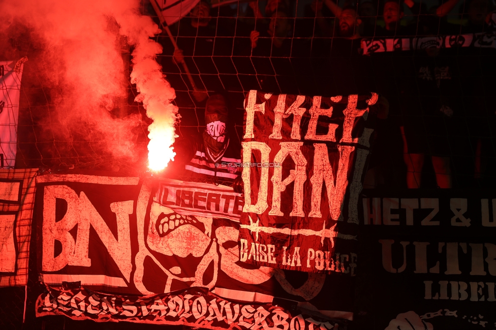 Seekirchen - Sturm Graz
OEFB Cup 1. Runde, SV Seekirchen - SK Sturm Graz, Sportzentrum Aug, Seekirchen am Wallersee, 24.07.2026. Foto zeigt Fans von Sturm mit Pyrotechnik
