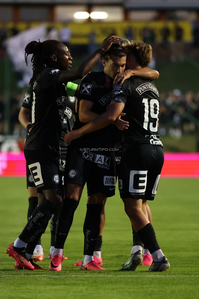 Seekirchen - Sturm Graz
OEFB Cup 1. Runde, SV Seekirchen - SK Sturm Graz, Sportzentrum Aug, Seekirchen am Wallersee, 24.07.2026. Foto zeigt Gizo Mamageishvili (Sturm) und Simon Seidl (Sturm)
