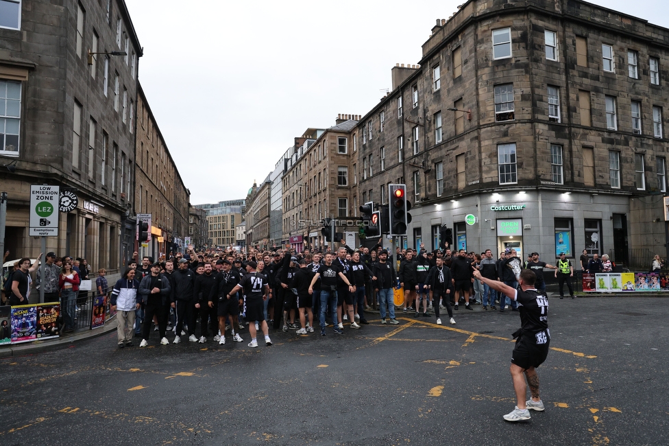 Heart of Midlothian - Sturm Graz
UEFA Champions League Qualifikation 2. Runde, Heart of Midlothian - SK Sturm Graz, Tynecastle Park Edinburgh, 28.07.2026. 

Foto zeigt Fans von Sturm beim Corteo
