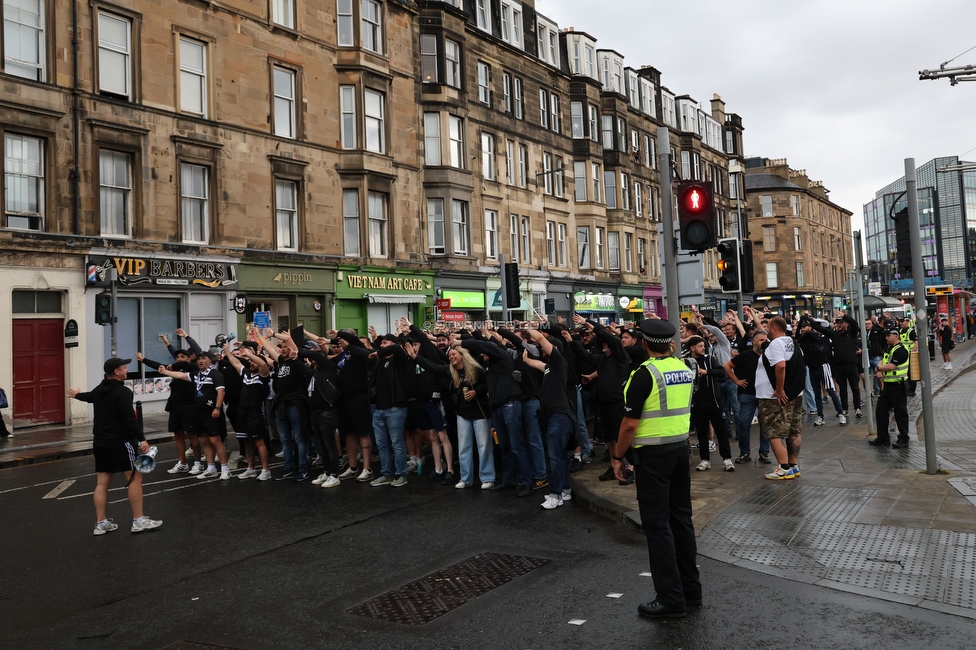 Heart of Midlothian - Sturm Graz
UEFA Champions League Qualifikation 2. Runde, Heart of Midlothian - SK Sturm Graz, Tynecastle Park Edinburgh, 28.07.2026. 

Foto zeigt Fans von Sturm beim Corteo
