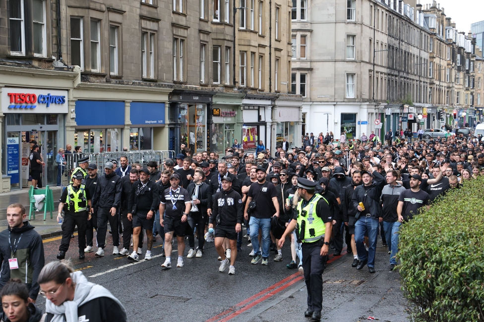 Heart of Midlothian - Sturm Graz
UEFA Champions League Qualifikation 2. Runde, Heart of Midlothian - SK Sturm Graz, Tynecastle Park Edinburgh, 28.07.2026. 

Foto zeigt Fans von Sturm beim Corteo

