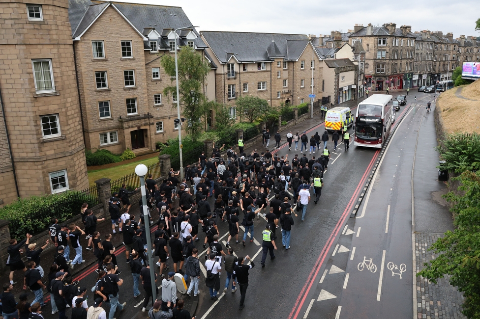 Heart of Midlothian - Sturm Graz
UEFA Champions League Qualifikation 2. Runde, Heart of Midlothian - SK Sturm Graz, Tynecastle Park Edinburgh, 28.07.2026. 

Foto zeigt Fans von Sturm beim Corteo

