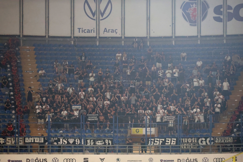 Fenerbahce - Sturm Graz
UEFA Champions League Qualifikation 3. Runde, Fenerbahce SK - SK Sturm Graz, Suekrue Saracoglu Stadion Istanbul, 05.08.2026. 

Foto zeigt Fans von Sturm

