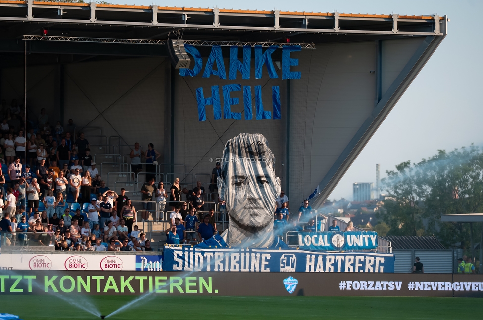 Hartberg - Sturm Graz
Oesterreichische Fussball Bundesliga, 2. Runde, TSV Hartberg - SK Sturm Graz, Arena Hartberg, 08.08.2026.

Foto zeigt Fans von Hartberg mit einer Choreografie
