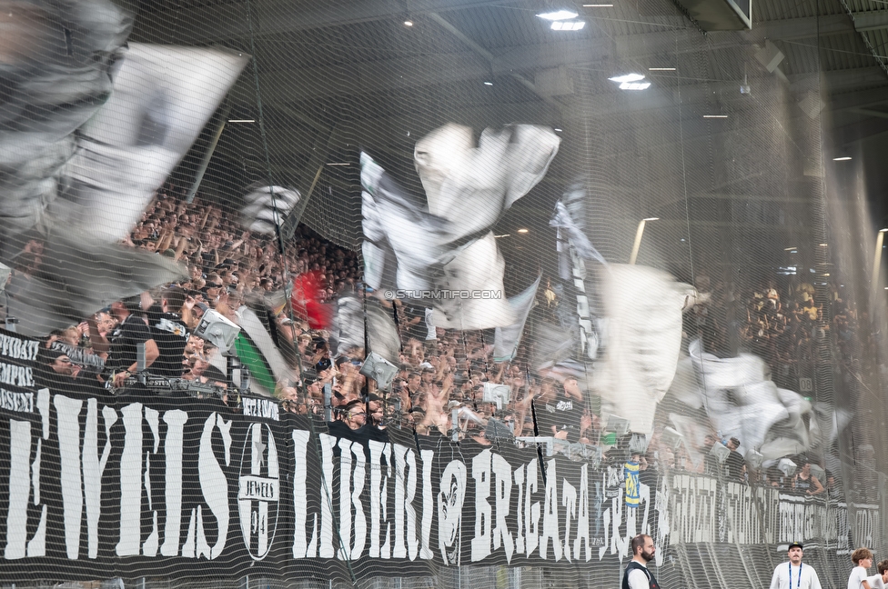 Sturm Graz - Fenerbahce
UEFA Champions League Qualifikation 3. Runde, SK Sturm Graz - Fenerbahce SK, Stadion Graz-Liebenau, 11.08.2026. 

Foto zeigt Fans von Sturm
Schlüsselwörter: jewels
