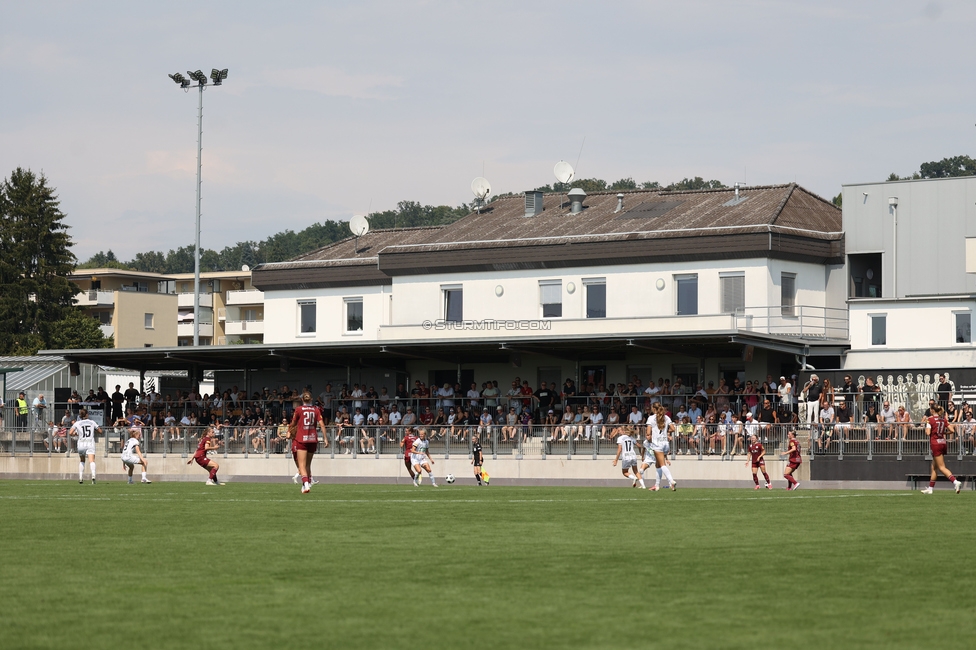 Sturm Frauen - Salzburg
OEFB Frauen Bundesliga, 3. Runde, SK Sturm Graz Frauen - FC Salzburg, Trainingszentrum Messendorf, 16.08.2026. Foto zeigt Fans von Sturm
