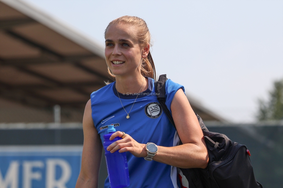 Sturm Frauen - Salzburg
OEFB Frauen Bundesliga, 3. Runde, SK Sturm Graz Frauen - FC Salzburg, Trainingszentrum Messendorf, 16.08.2026. Foto zeigt Carmen Schauer (Physiotherapeutin Sturm Graz)
