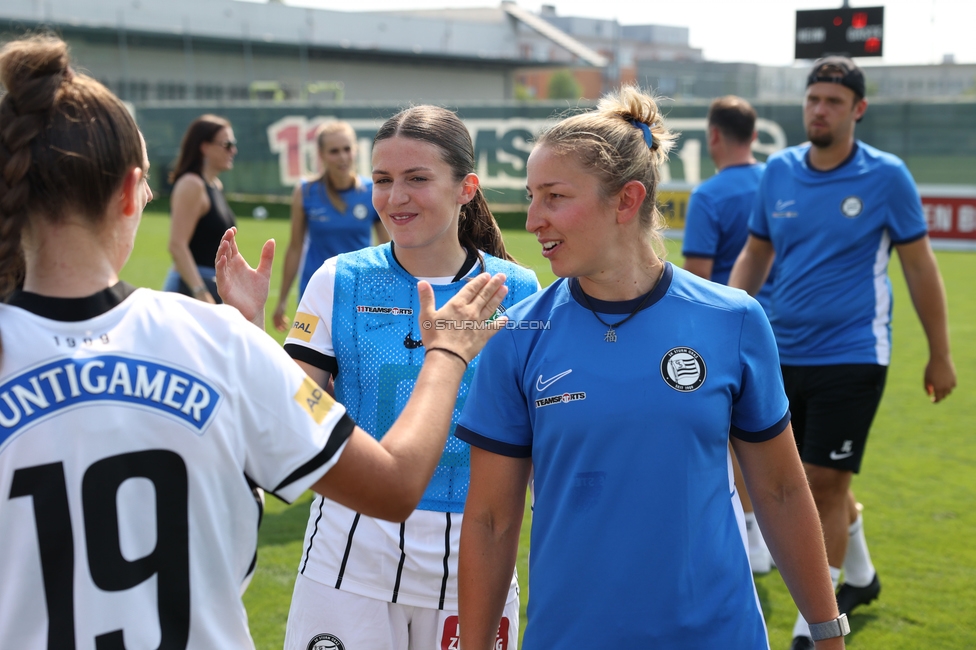 Sturm Frauen - Salzburg
OEFB Frauen Bundesliga, 3. Runde, SK Sturm Graz Frauen - FC Salzburg, Trainingszentrum Messendorf, 16.08.2026. Foto zeigt Anna Oberhauser (Athletiktrainer Sturm Frauen) und Marie Spiess (Sturm Frauen)
