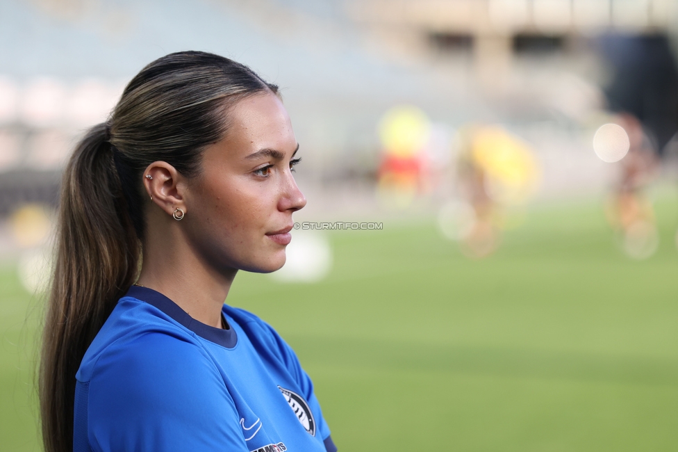 Sturm Frauen - Gintra
UEFA Womens Europa Cup Qualifikation, 1. Runde, SK Sturm Graz Frauen - FC Gintra, Stadion Graz-Liebenau, 26.08.2026.Foto zeigt Marie Kohlbacher (Masseurin Sturm Frauen)
