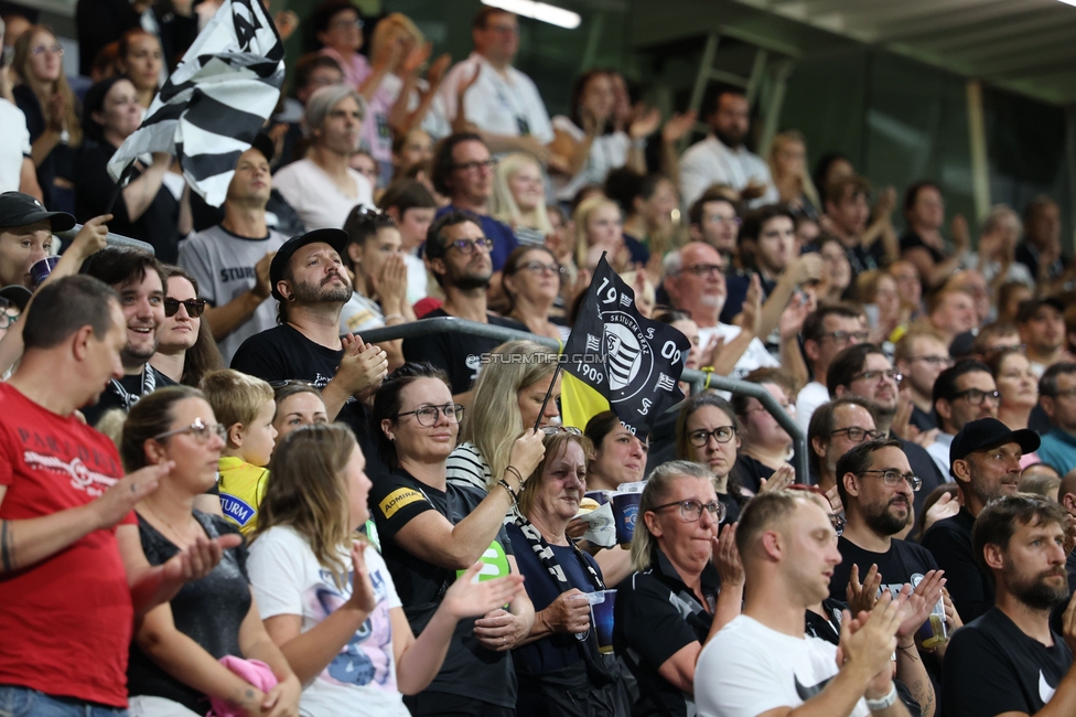 Sturm Frauen - Gintra
UEFA Womens Europa Cup Qualifikation, 1. Runde, SK Sturm Graz Frauen - FC Gintra, Stadion Graz-Liebenau, 26.08.2026.Foto zeigt Fans von Sturm
