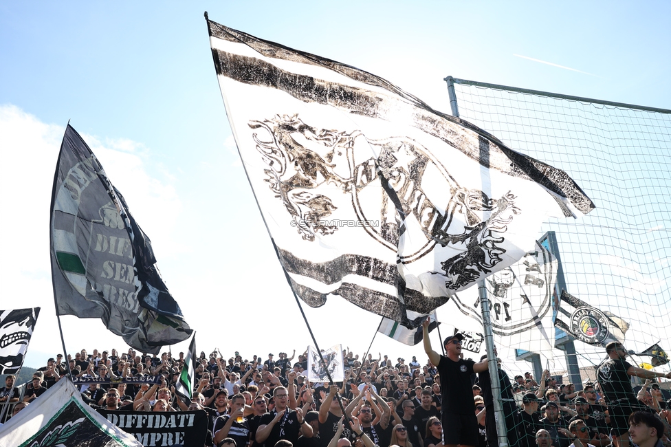 Voitsberg - Sturm Graz
OEFB Cup 2. Runde, TSV Voitsberg - SK Sturm Graz, Muenzer Bioindustrie Sportpark, Voitsberg, 05.09.2026. Foto zeigt Fans von Sturm
