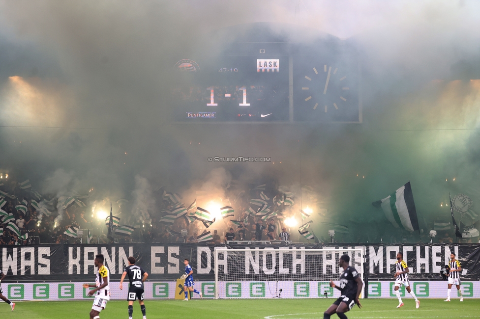 Sturm Graz - LASK
Oesterreichische Fussball Bundesliga, 6. Runde, SK Sturm Graz - Linzer ASK, Stadion Graz-Liebenau, 13.09.2026. Foto zeigt Fans von Sturm mit Pyrotechnik
