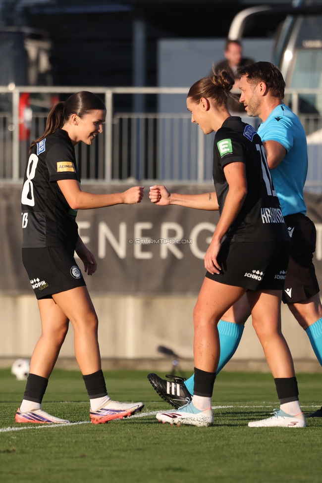 Sturm Frauen - Rapid
OEFB Frauen Bundesliga, 7. Runde, SK Sturm Graz Frauen - SK Rapid, Trainingszentrum Messendorf, 18.09.2026. Foto zeigt Marie Spiess (Sturm Frauen) und Laura Krumboeck (Sturm Frauen)
