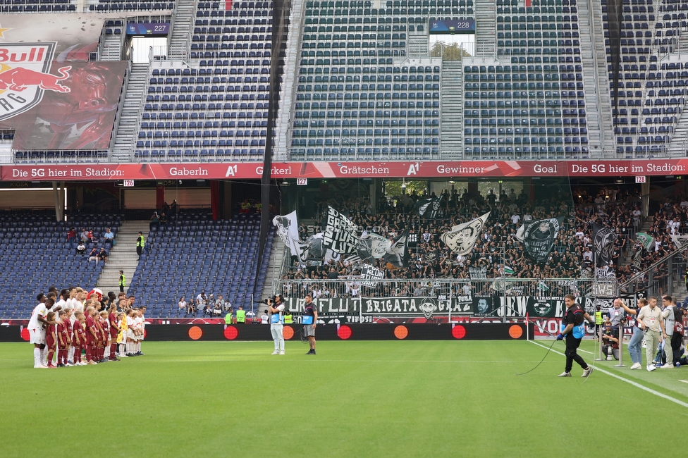 RB Salzburg - Sturm Graz
Oesterreichische Fussball Bundesliga, 7. Runde, FC RB Salzburg - SK Sturm Graz, Stadion Wals-Siezenheim, 20.09.2026.

Foto zeigt die Mannschaft von Sturm und Fans von Sturm
