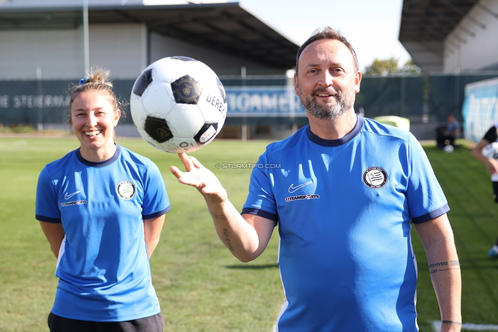 Sturm Frauen - Austria
OEFB Frauen Bundesliga, 8. Runde, SK Sturm Graz Frauen - FK Austria Wien, Trainingszentrum Messendorf, 27.09.2026. Foto zeigt Anna Oberhauser (Athletiktrainer Sturm Frauen) und Hannes Thier (Scout Sturm Frauen)
