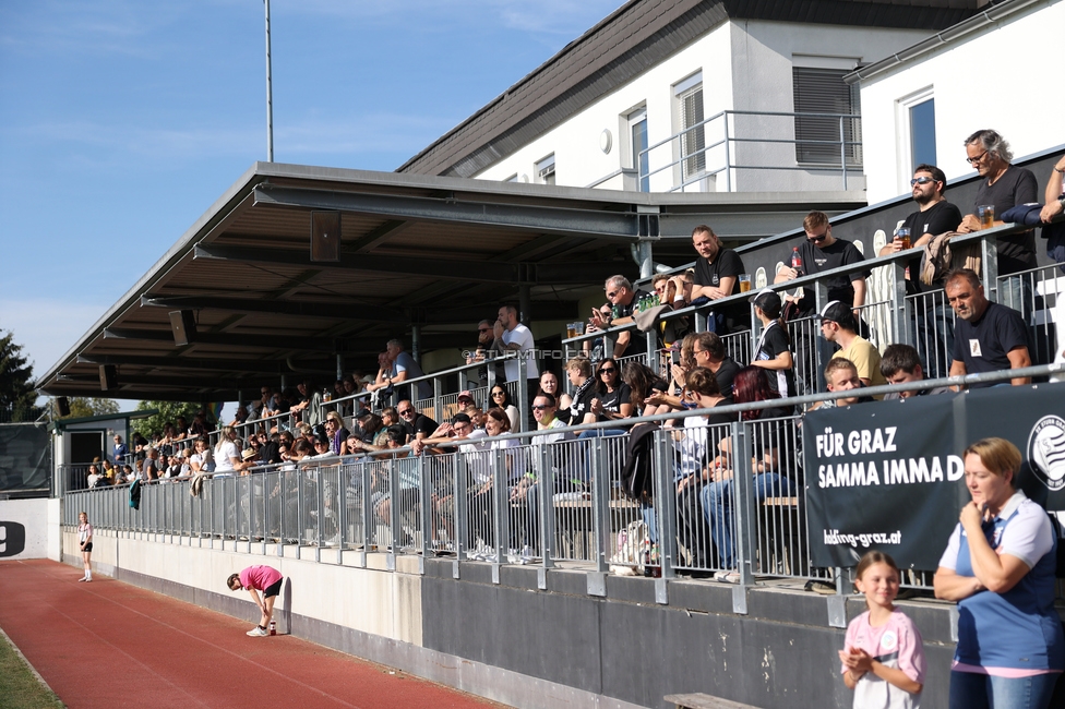 Sturm Frauen - Austria
OEFB Frauen Bundesliga, 8. Runde, SK Sturm Graz Frauen - FK Austria Wien, Trainingszentrum Messendorf, 27.09.2026. Foto zeigt Fans von Sturm
