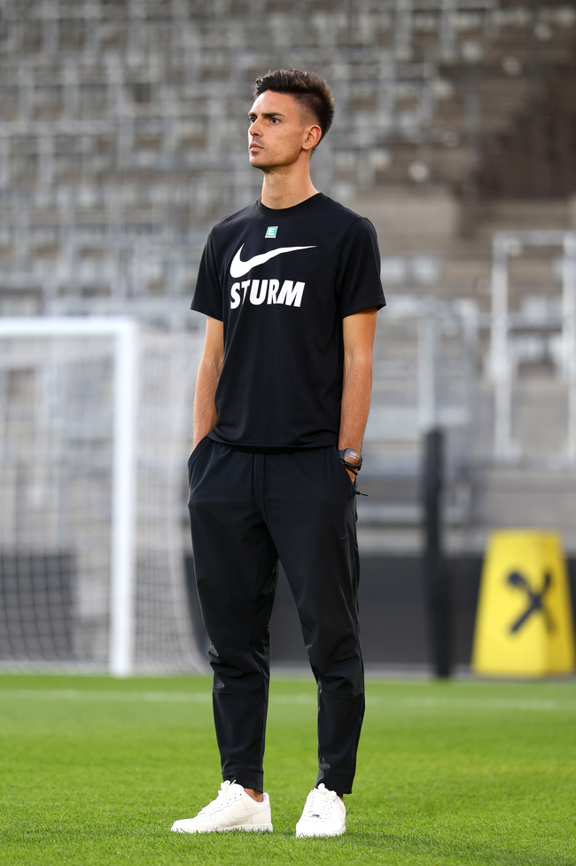 Sturm Frauen - Wolfsburg
UEFA Womens Europa Cup Qualifikation, 2. Runde, SK Sturm Graz Frauen - VfL Wolfsburg, Stadion Graz-Liebenau, 30.09.2026.Foto zeigt Tode Djakovic (Cheftrainer Sturm Frauen)
