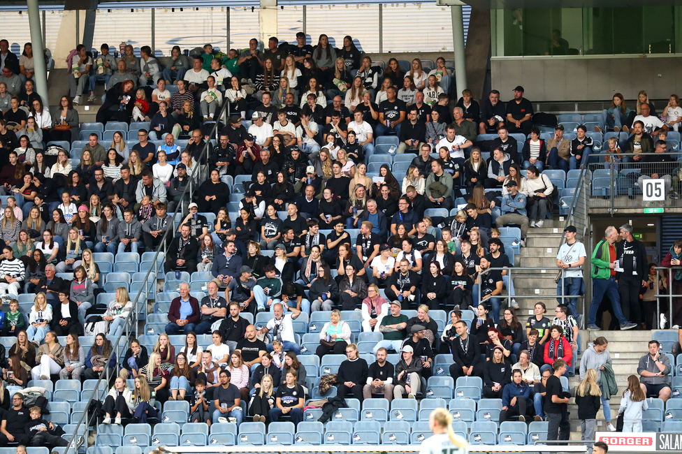 Sturm Frauen - Wolfsburg
UEFA Womens Europa Cup Qualifikation, 2. Runde, SK Sturm Graz Frauen - VfL Wolfsburg, Stadion Graz-Liebenau, 30.09.2026.Foto zeigt Fans von Sturm
