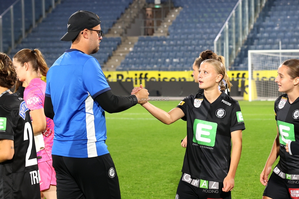 Sturm Frauen - Wolfsburg
UEFA Womens Europa Cup Qualifikation, 2. Runde, SK Sturm Graz Frauen - VfL Wolfsburg, Stadion Graz-Liebenau, 30.09.2026.Foto zeigt Jakob Gschwandner (Assistenztrainer Sturm Frauen) und Katja Weber (Sturm Frauen)
