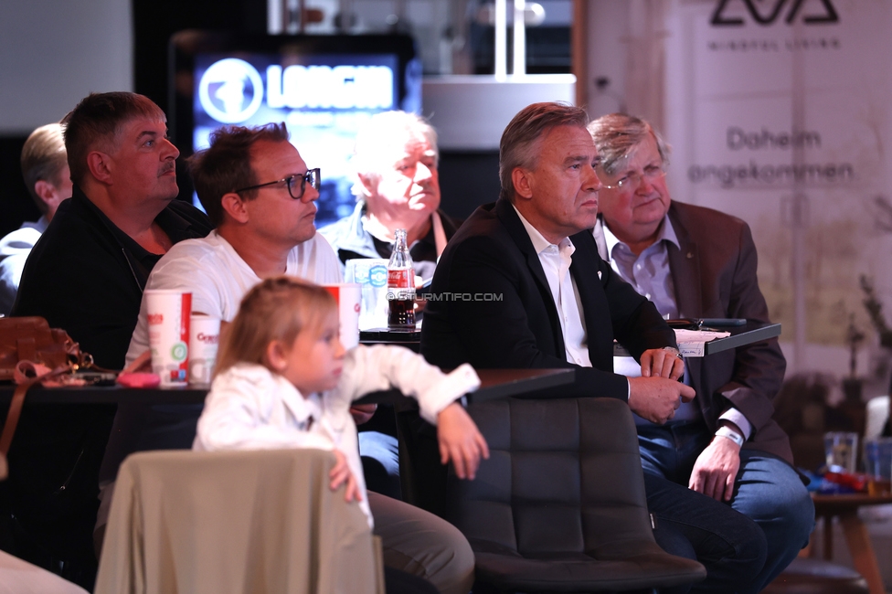 4. Sturmhistorischer Themenabend
4. Sturmhistorischer Themenabend - 20 Jahre Zwangsausgleich, Sportsbar - Das Eggenberg, Graz, 02.10.2026.

Foto zeigt Mario Kienzl (ehem. Spieler Sturm) und Christian Jauk (Praesident Sturm)
