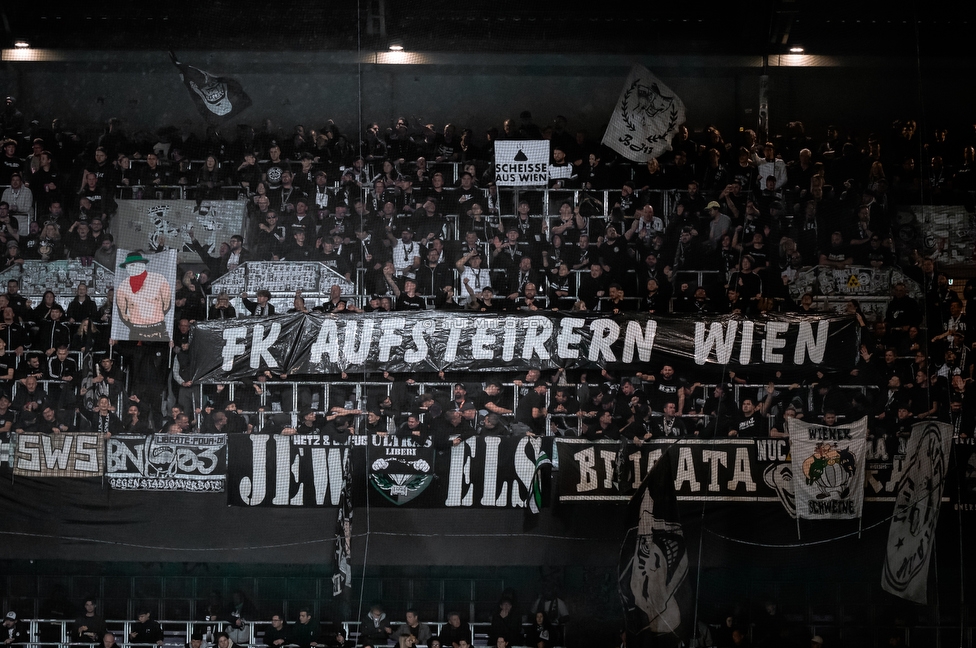 Austria Wien - Sturm Graz
Oesterreichische Fussball Bundesliga, 8. Runde, FK Austria Wien - SK Sturm Graz, Franz Horr Stadion Wien, 10.10.2026.

Foto zeigt Fans von Sturm mit einem Spruchband
